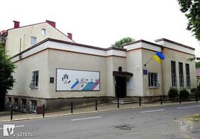 It is known that in addition to the main synagogue in Kalush, there were three others in the city: the Stretener synagogue, the Shabsai Mendel synagogue and the Hasidic synagogue, headed in the interwar period by Rabbi Rappoport from Perehinsk. One of them located at the modern address street Shevchenko 9, after post-war reconstruction there is Historical Museum It is known that in addition to the main synagogue in Kalush, there were three others in the city: the Stretener synagogue, the Shabsai Mendel synagogue and the Hasidic synagogue, headed in the interwar period by Rabbi Rappoport from Perehinsk. One of them located at the modern address street Shevchenko 9, after post-war reconstruction there is Historical Museum