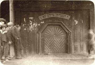 "This is the gates of the Lord, the righteous will enter them" Teilim, 118:20 "This is the gates of the Lord, the righteous will enter them" Teilim, 118:20