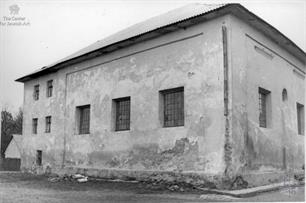 In Nemyriv, the buildings of 3 synagogues have been preserved. This is the Main synagogue, 1993