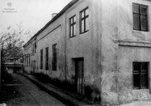 It is actually 2 synagogues united under one roof. Photo of 1993