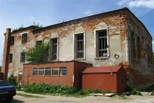 The layout is characteristic of most "Lithuanian" synagogues