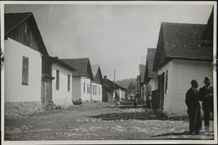Skole, street in the Jewish quarter. Photo of Józef Tężycki, 1937 Skole, street in the Jewish quarter. Photo of Józef Tężycki, 1937
