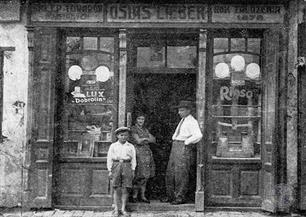 Osias (Yehoshua) Lieber's shop in Sokal, opened in 1878
