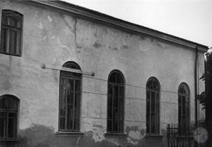 The two -story volume of the western part and the single -light prayer hall - standard layout. Photos by 1994