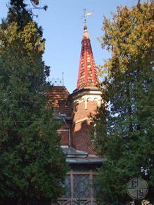 This villa has been preserved and is located at 85/1 Shevchenko Street