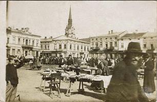 Jews in the market in Stryy, 1916 Jews in the market in Stryy, 1916