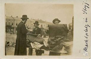 Jews buy fabric in the market in Stryy, 1916