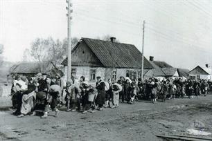 The relocation of Jews from the Tysmenytsya ghetto to Stanislav, September 1942 The relocation of Jews from the Tysmenytsya ghetto to Stanislav, September 1942