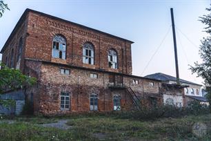 Around the building - typical synagogue extensions