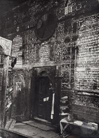 Design of the western wall and exit from the prayer hall