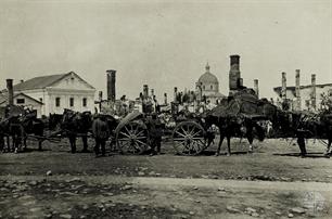 Photos taken by Austrian soldiers in 1915. The synagogue is visible on the left