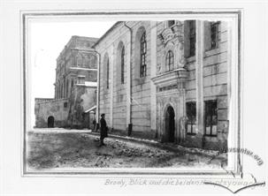 In the foreground is a New Synagogue, behind it is visible an Old Synagogue. Beginning of the 20th century