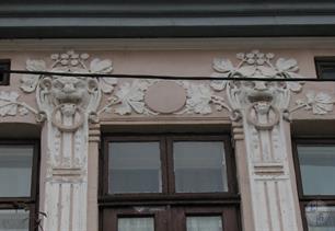 Bas -reliefs on Zolota, 10 street