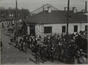Jews in the market in Brody Jews in the market in Brody