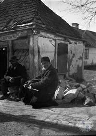 Jews on Jurydyka Street Jews on Jurydyka Street