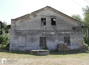 Synagogue in Bukachivtsi, 2007 Synagogue in Bukachivtsi, 2007
