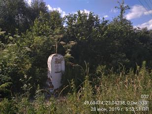 Jewish cemetery in Husakiv, 2019