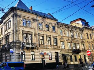 Доходные дома на Словацкого 3 и 5 выделяются богатым декором Доходные дома на Словацкого 3 и 5 выделяются богатым декором