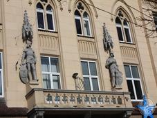 Рыцари на фасаде дома по Валовой, 11 Рыцари на фасаде дома по Валовой, 11