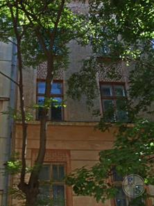 Рельеф в виде звезд Давида над окнами лицея. Фото Google Maps Рельеф в виде звезд Давида над окнами лицея. Фото Google Maps