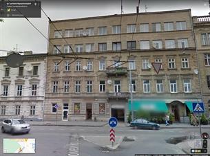 Дом №16 надстроен двумя этажами. Фото Google Maps Дом №16 надстроен двумя этажами. Фото Google Maps