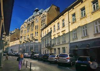 Доходный дом Каца на переднем плане, за ним - доходный дом Голберга и доходный дом Грюнеров Доходный дом Каца на переднем плане, за ним - доходный дом Голберга и доходный дом Грюнеров