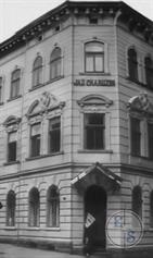 Здание "Яд Харуцим", 1920-е гг. На углу был вход в синагогу Здание "Яд Харуцим", 1920-е гг. На углу был вход в синагогу