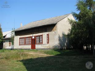 The building of one of the synagogues, probably, the Hasidian kioyz, 2009