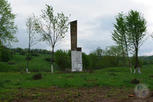 Holocaust monument on Khomiv Hill near Zabolotiv, 2016