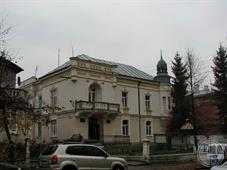В одном из самых красивых старинных особняков сейчас милиция. Ул. Бандеры, 13 В одном из самых красивых старинных особняков сейчас милиция. Ул. Бандеры, 13