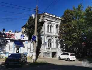Роскошно декорированное здание на Б.Морской, 42 Роскошно декорированное здание на Б.Морской, 42