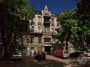 А тут мастерил свою тиару Рухомовский А тут мастерил свою тиару Рухомовский