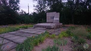 Мемориал на братской могиле евреев, убитых нацистами Мемориал на братской могиле евреев, убитых нацистами