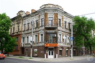 Дом Скарлато со стороны Театральной Дом Скарлато со стороны Театральной