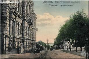 Здание Думы - слева Здание Думы - слева