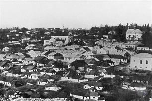 Панорама Ягельницы 1930-х годов. Синагога справа Панорама Ягельницы 1930-х годов. Синагога справа