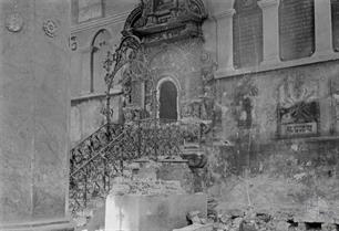 Арон кодеш в разгромленной синагоге, 1941 год Арон кодеш в разгромленной синагоге, 1941 год