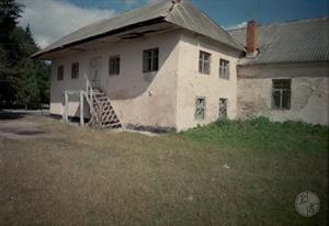 Синагога турийских хасидов в Млынове, 2001 Синагога турийских хасидов в Млынове, 2001