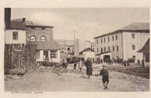 Рава-Русская, слева видно здание синагоги Рава-Русская, слева видно здание синагоги