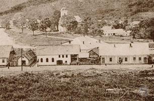 Панорама Ясини нач. ХХ века. Синагога слева Панорама Ясини нач. ХХ века. Синагога слева