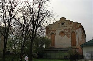 На фронтоне сохранилась надпись "Клуб кожевников" На фронтоне сохранилась надпись "Клуб кожевников"