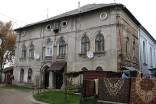 Жилая часть здания Жилая часть здания