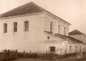 Синагога в Хмельнике, нач. 20 в. В оконной решетке видна звезда Давида Синагога в Хмельнике, нач. 20 в. В оконной решетке видна звезда Давида