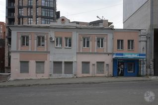 Справа видны небольшие колонны - здесь был отдельный вход для женщин Справа видны небольшие колонны - здесь был отдельный вход для женщин