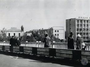 1960-е гг. Слева видна синагога 1960-е гг. Слева видна синагога