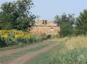 Руины школы в Красноселовке, 2009 Руины школы в Красноселовке, 2009