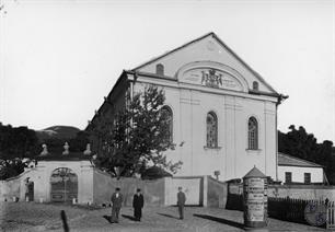Большая синагога, 1928. Видны звезды Давида в оконных розетках Большая синагога, 1928. Видны звезды Давида в оконных розетках
