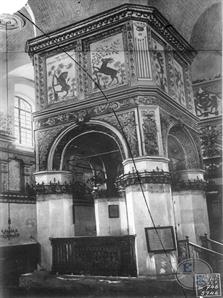 Бима луцкой синагоги, 1916. Обратите внимание на декор Бима луцкой синагоги, 1916. Обратите внимание на декор