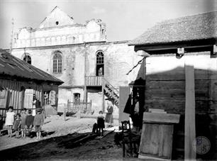 Дети перед синагогой, 1930-е гг Дети перед синагогой, 1930-е гг