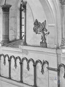 Грифон на стене синагоги, 1939 Грифон на стене синагоги, 1939
